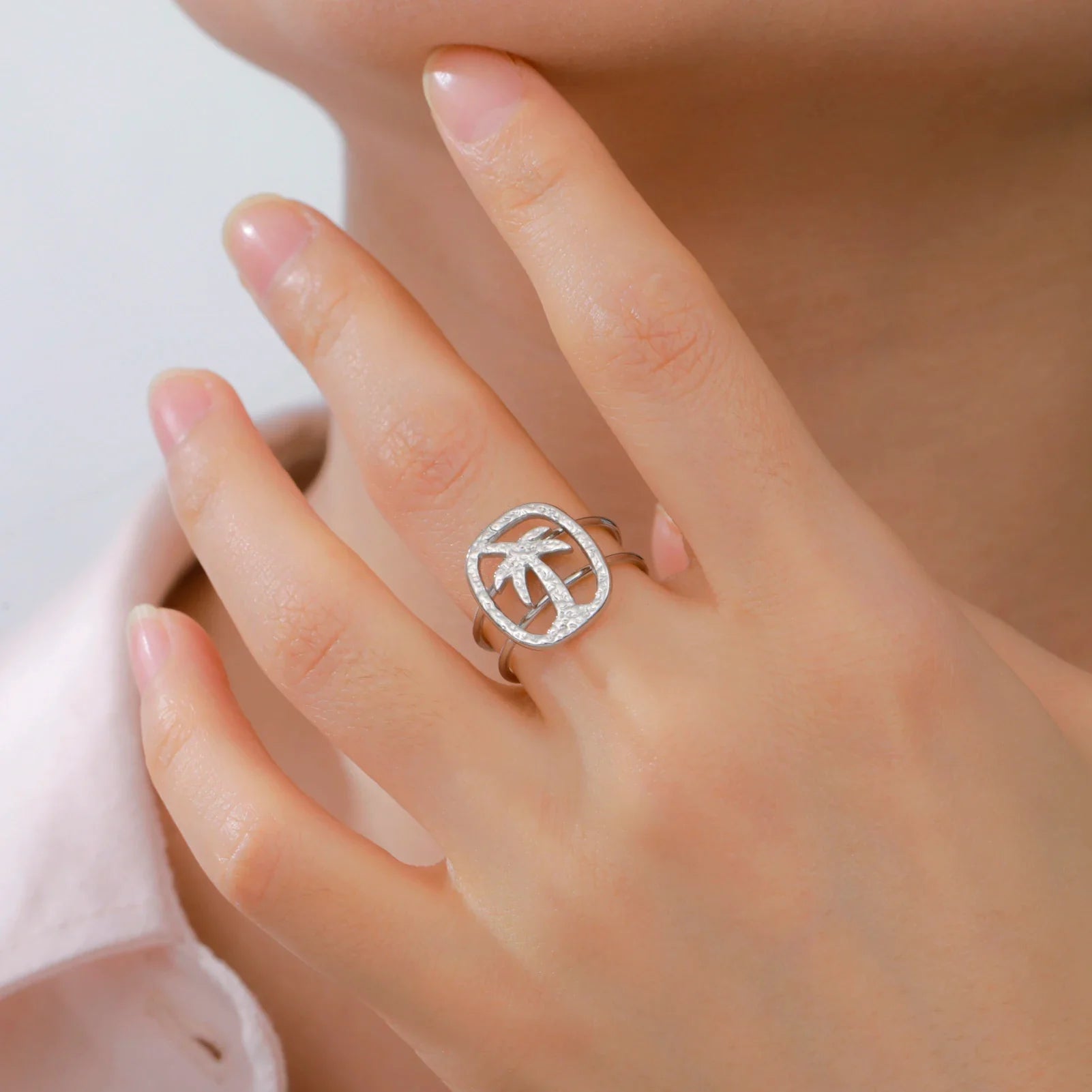Silver palm motif ring