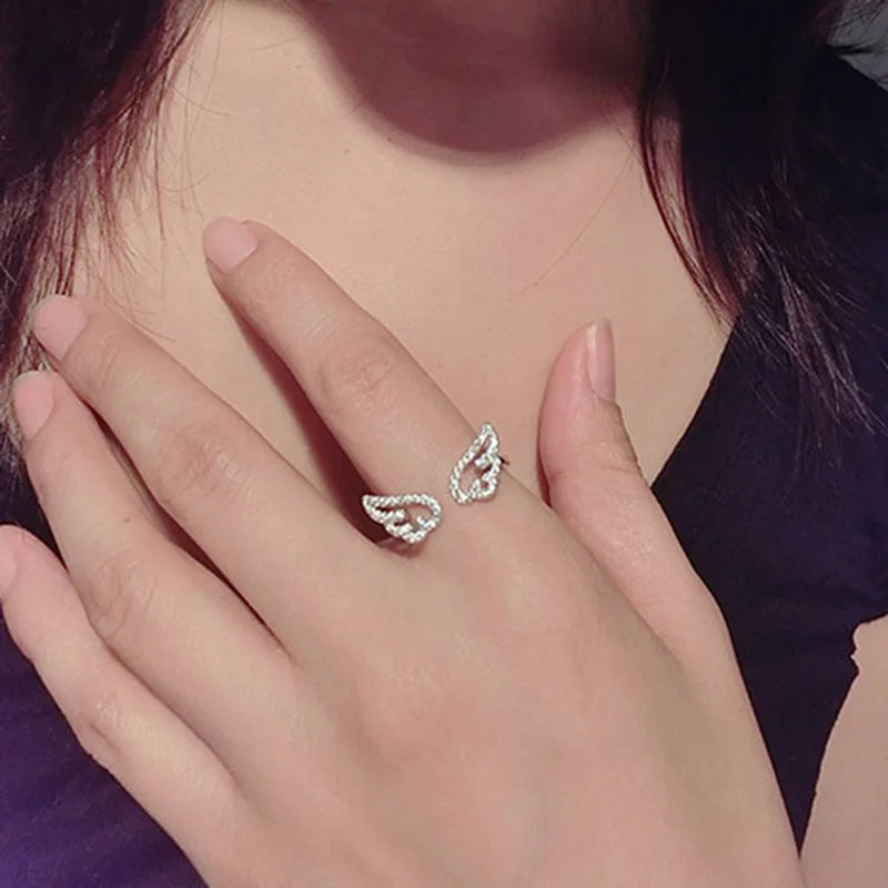 Angel wings ring with rhinestones
