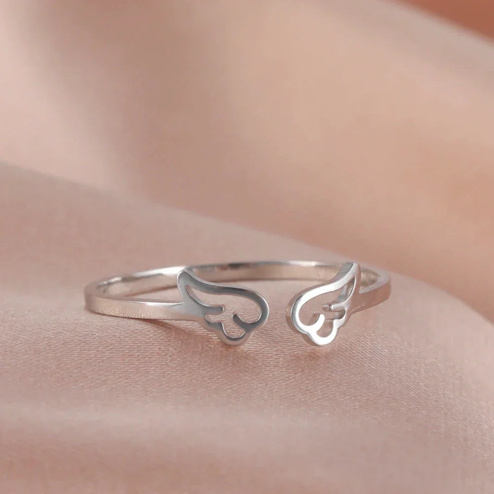 Women's angel wings ring in silver