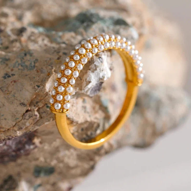 Elegant Style Ring with Pearls
