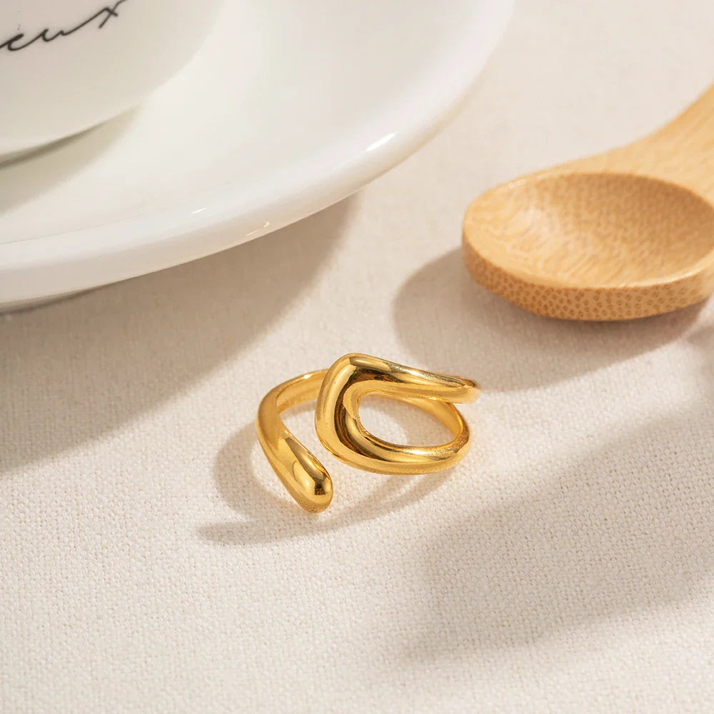 Hollow Water Drop Ring Gold