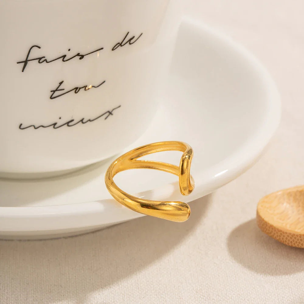 Hollow Water Drop Ring Gold