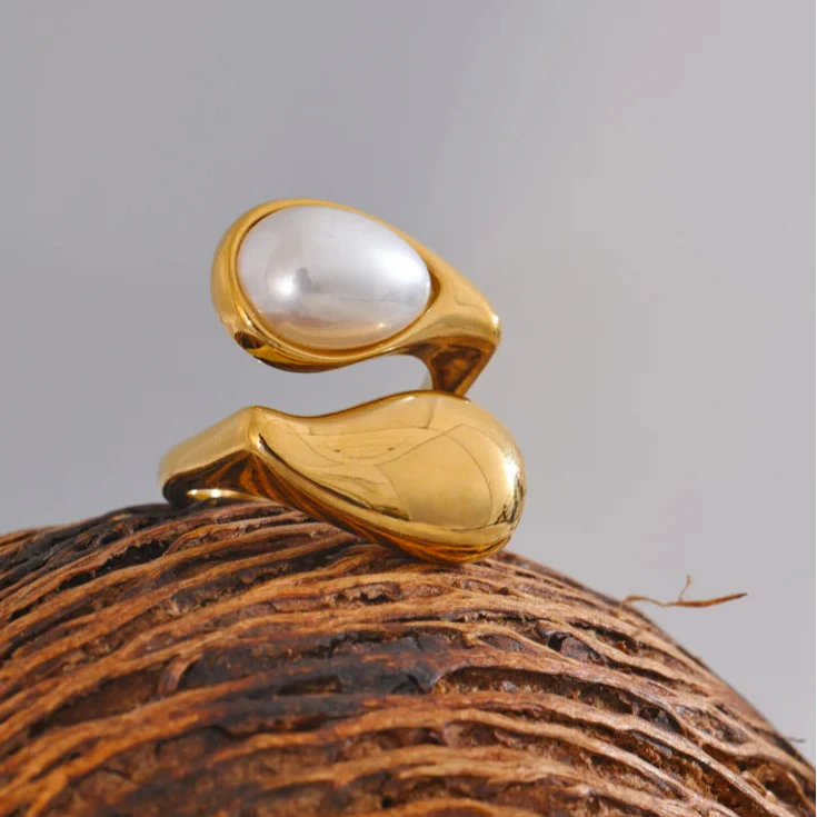 White Pearl Water Drop Band Ring gold