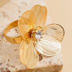 Ring Large Delicate Flower Gold