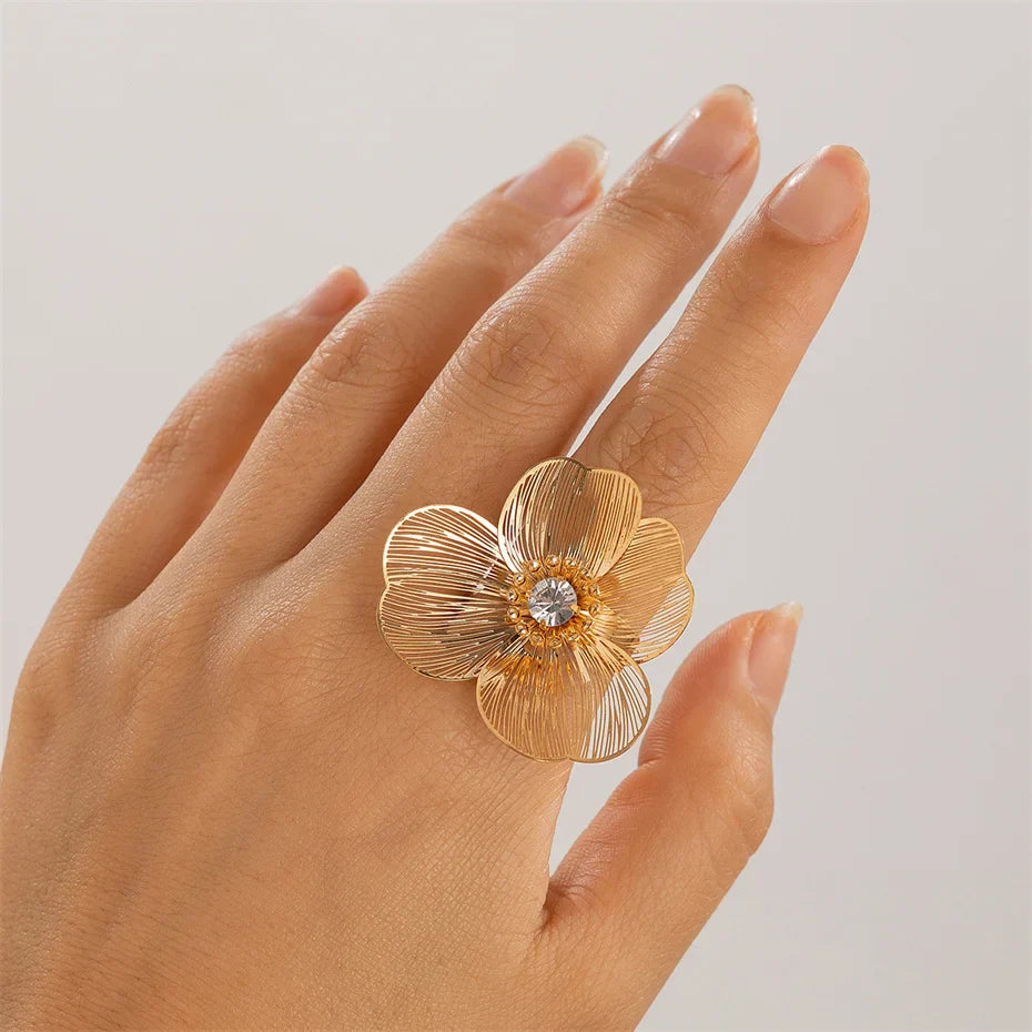 Ring Large Delicate Flower Gold