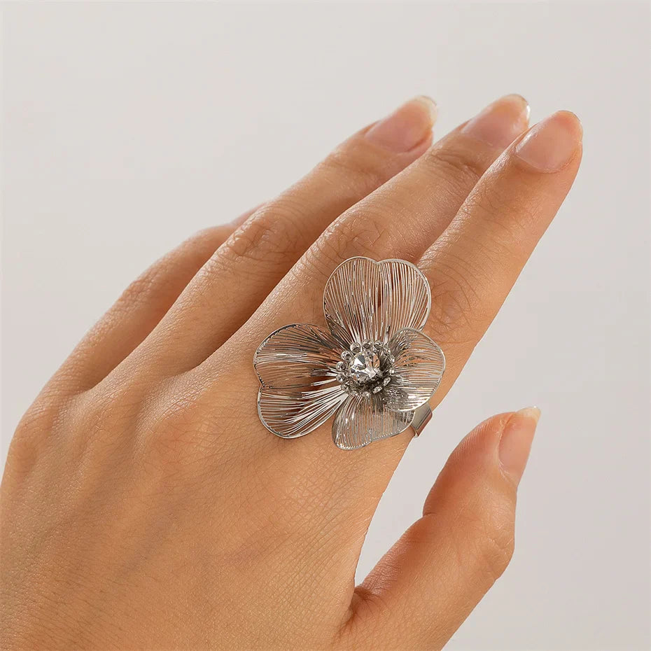 Ring Large Delicate Flower Silver
