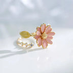 Ring with Pretty Daisy Flower