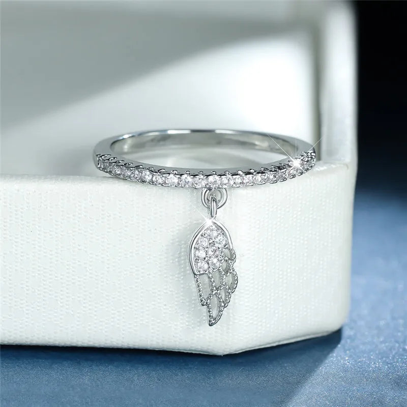 Ring with silver angel wings pendant
