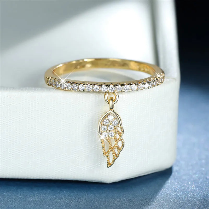 Ring with gold angel wings pendant