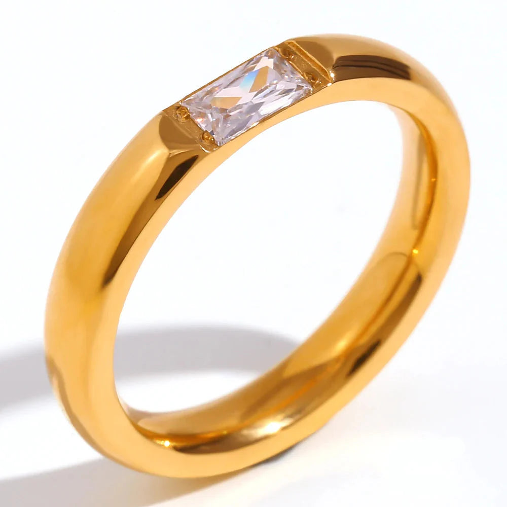 Women’s set birthstone ring for April