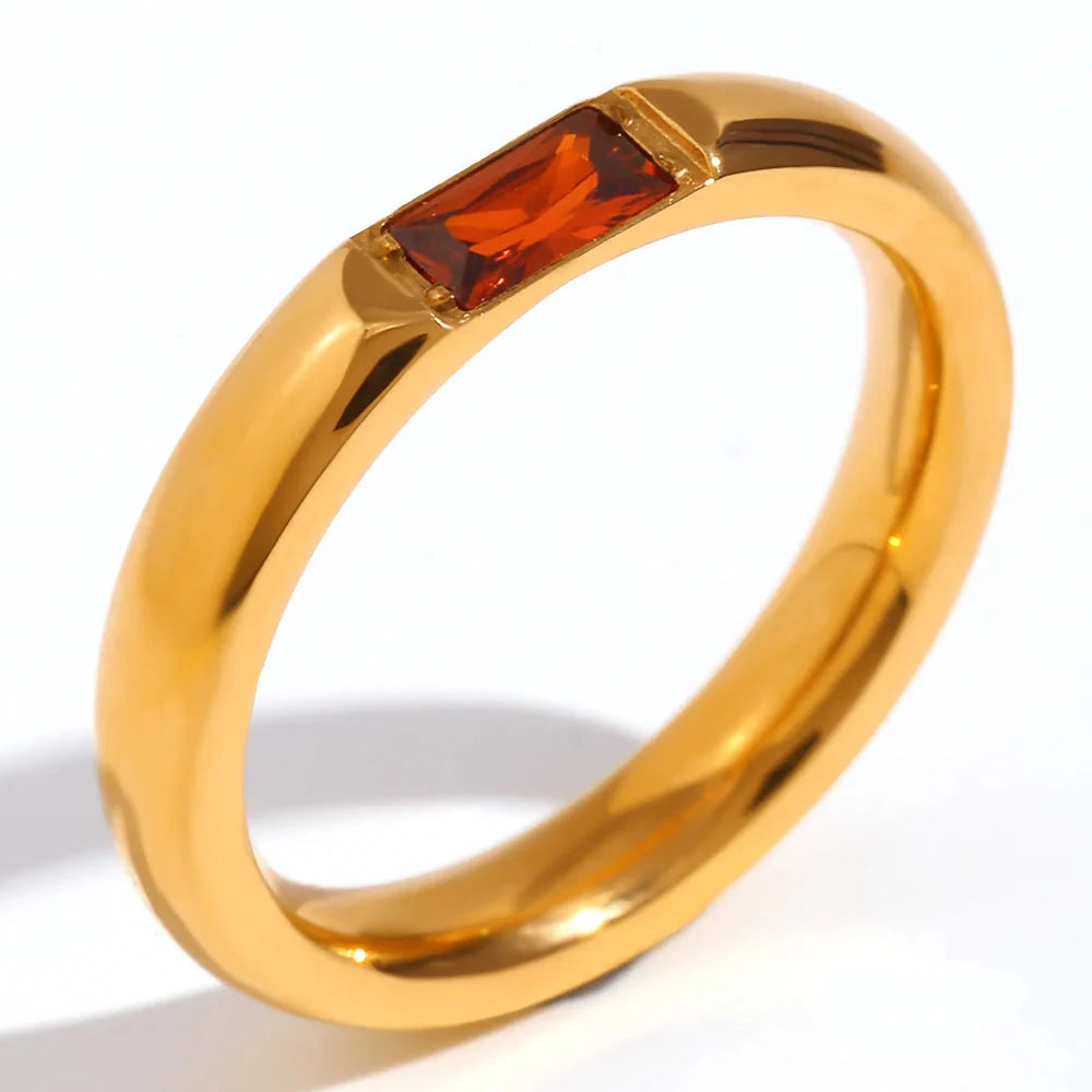 Women’s set birthstone ring for January