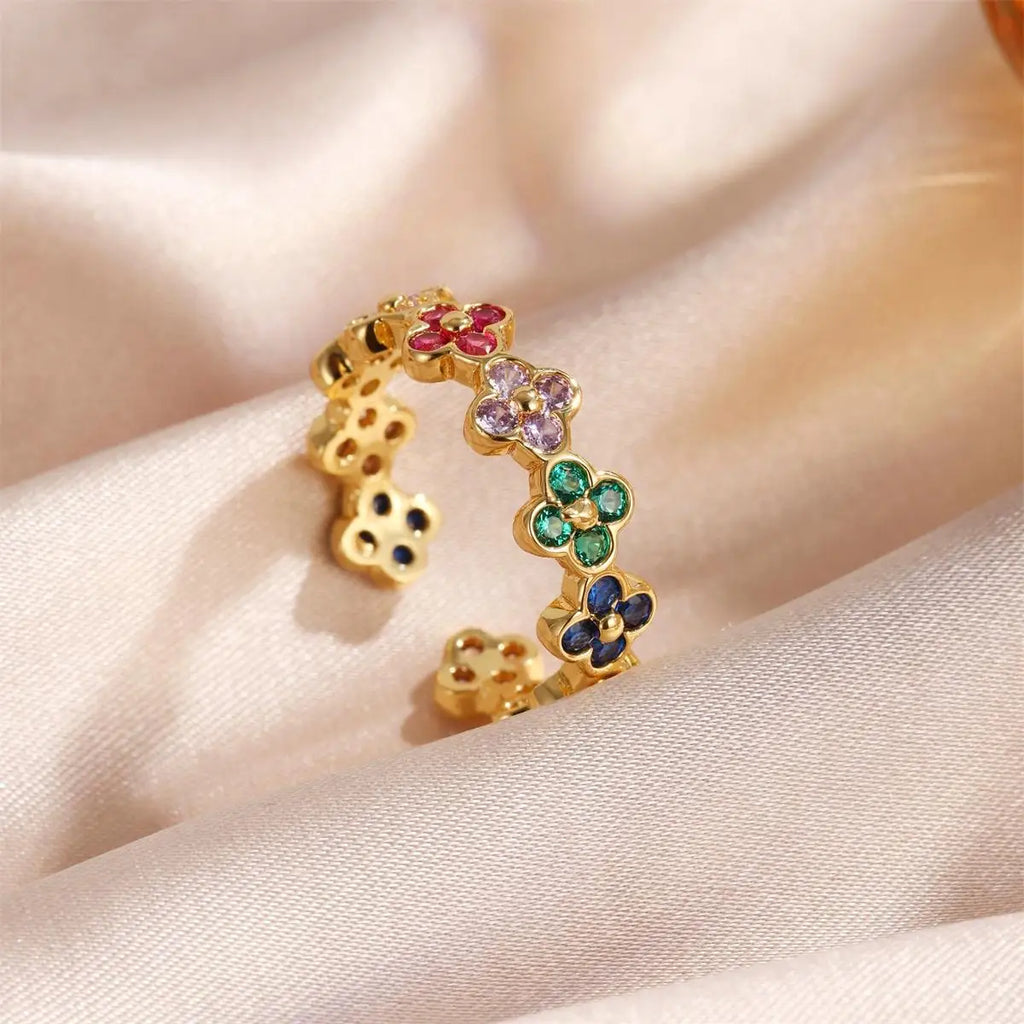 Ring with Colored Four-Leaf Clovers in Gold Zircon