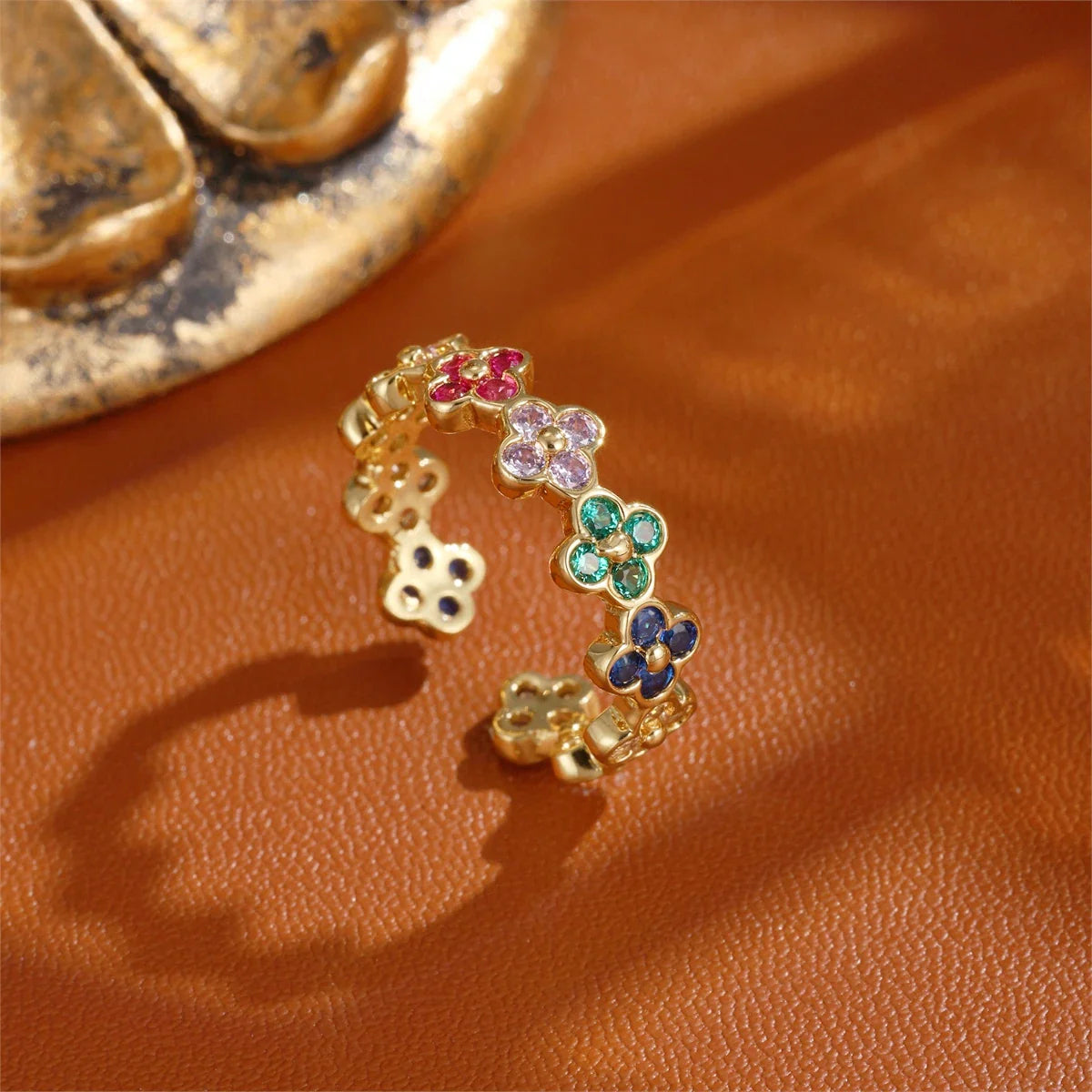 Ring with Colored Four-Leaf Clovers in Gold Zircon