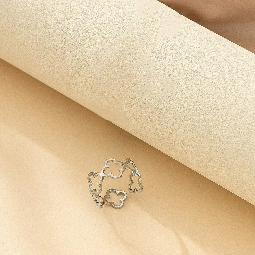 Lucky Four-Leaf Clover Ring in Silver