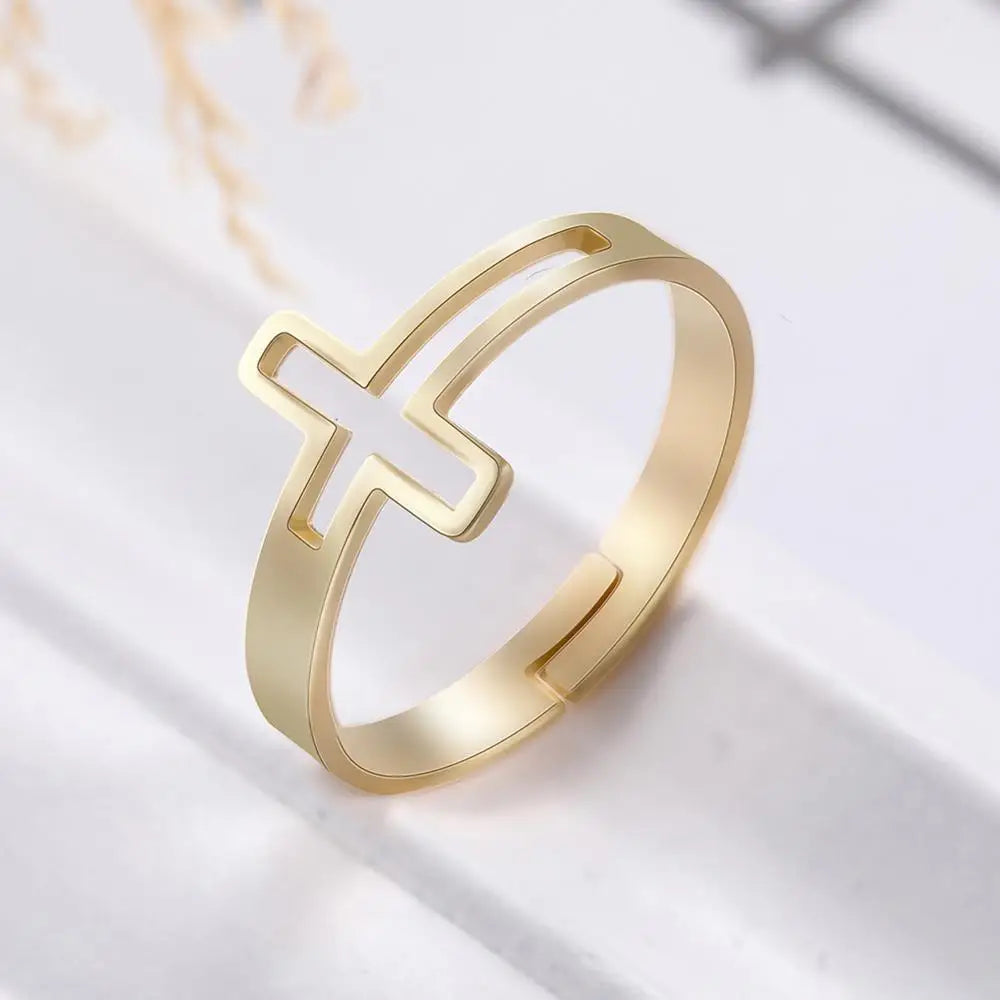 Discreet Cross Ring gold