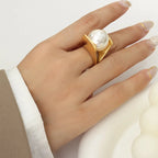 Retro-Style Women's Ring with Large White Pearl Gold