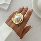 Baroque-Style Ring with White Pearl Gold