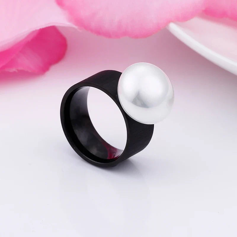 Retro-Style Ring with White Pearl black