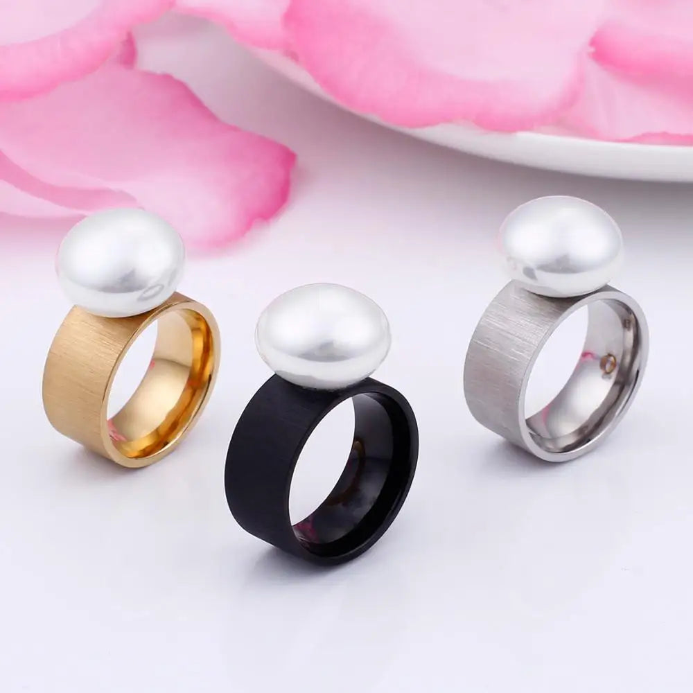Retro-Style Ring with White Pearl silver