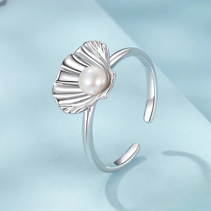 Elegant Scallop Shell Ring