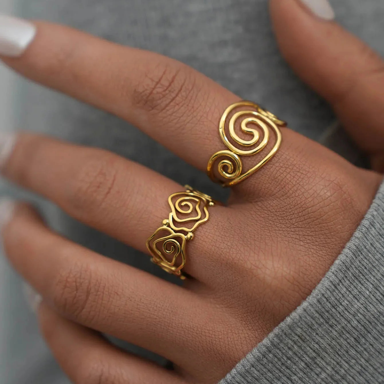 Thin gold-plated spiral ring
