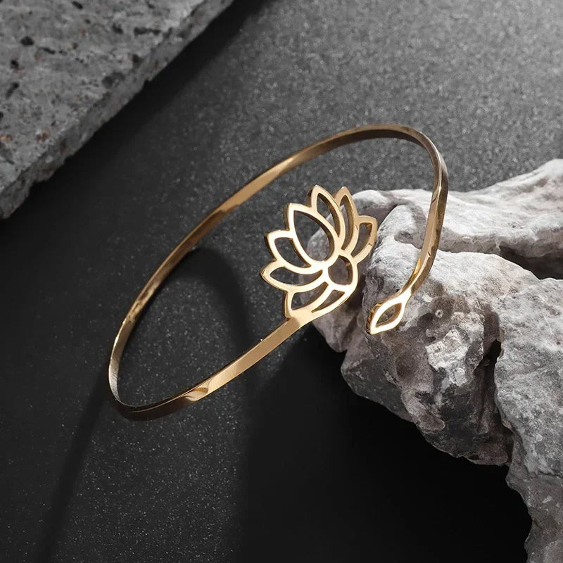 Fine Lotus Flower Women’s Gold Ring