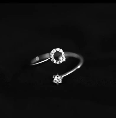 Women's initial ring o