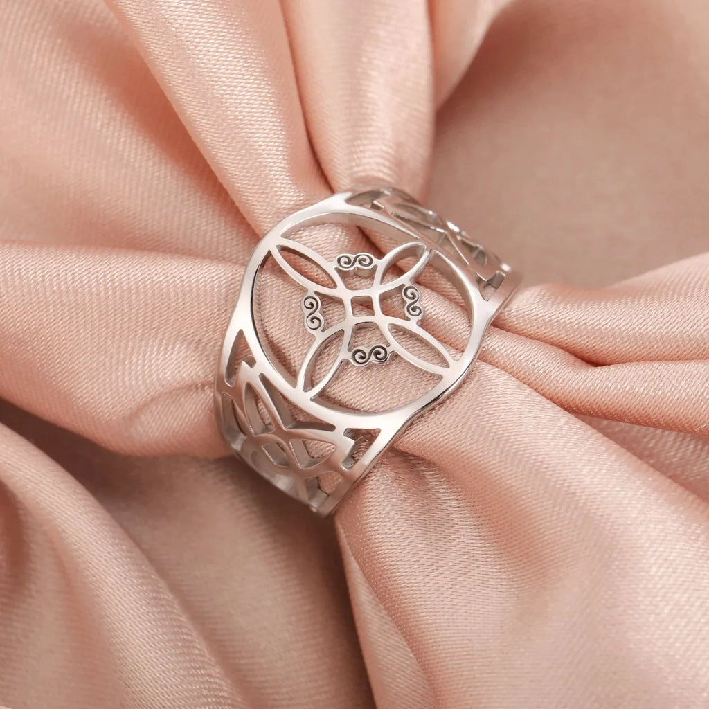 Women's Witch's Knot Protection Ring Wiccan silver