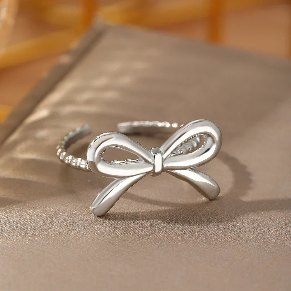 Women's bow ring in silver
