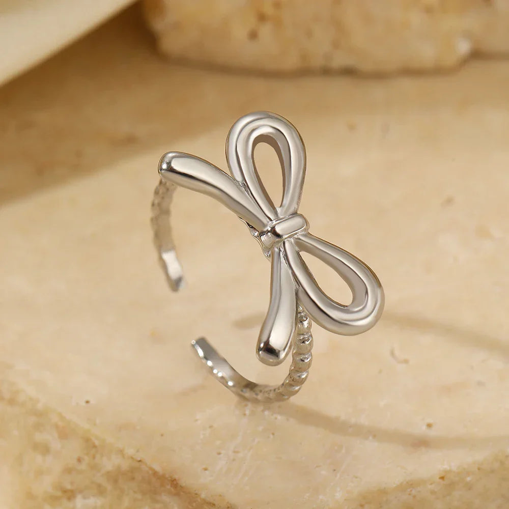 Women's bow ring in silver