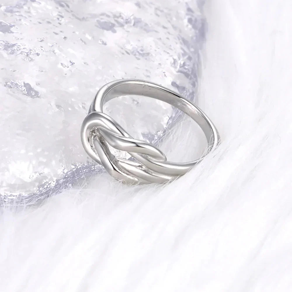 Women's knot ring in silver