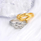 Women's knot ring in gold