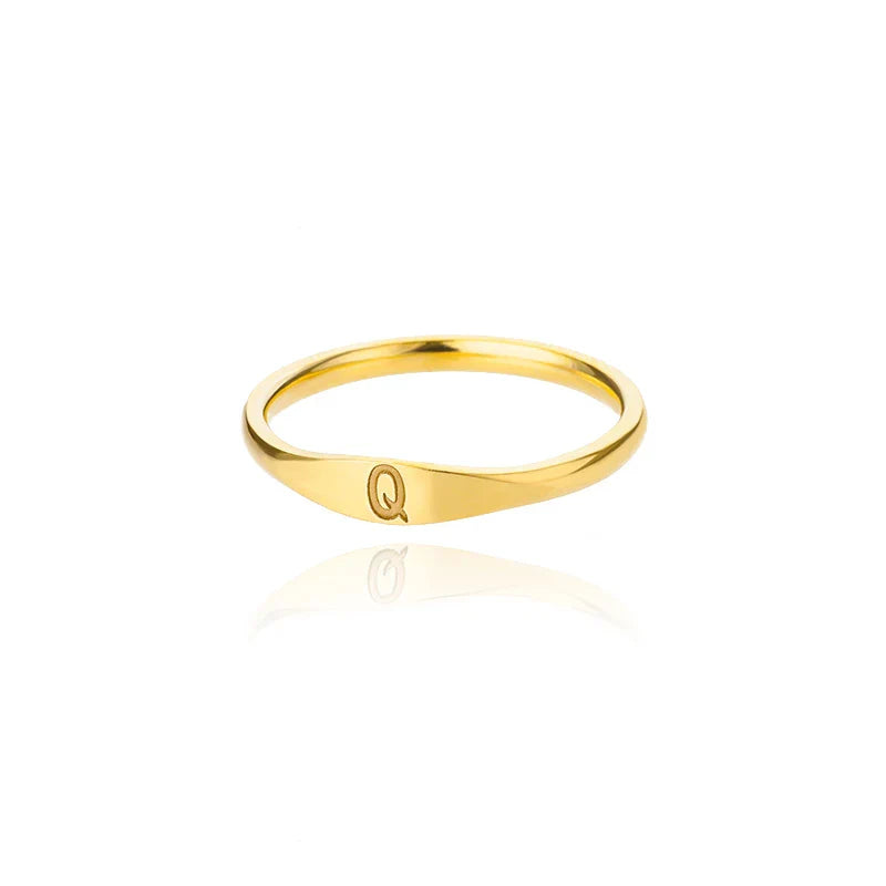 Women's initial ring q