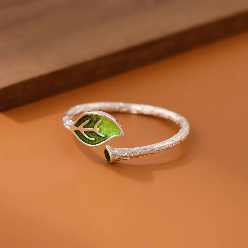 Retro Ring with Autumn Leaf
