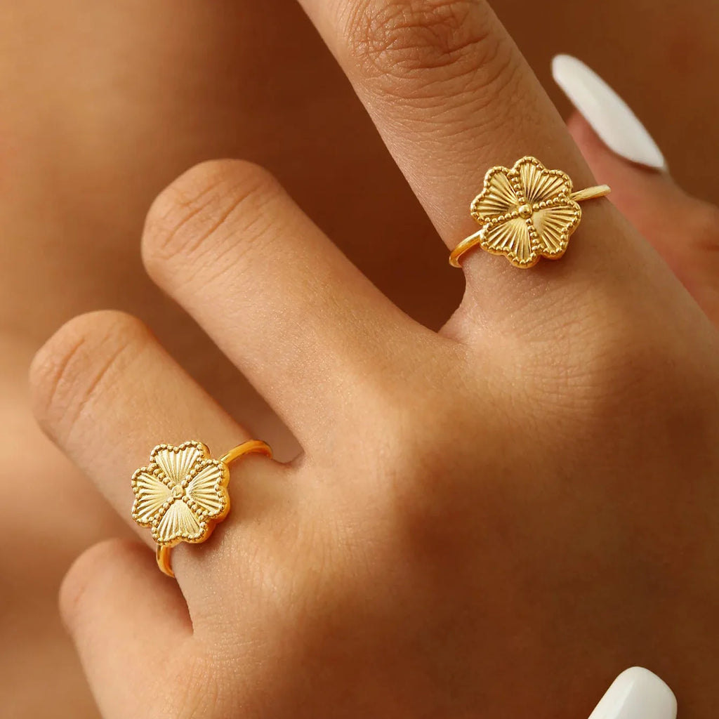 Retro Ring with 4-Leaf Clover