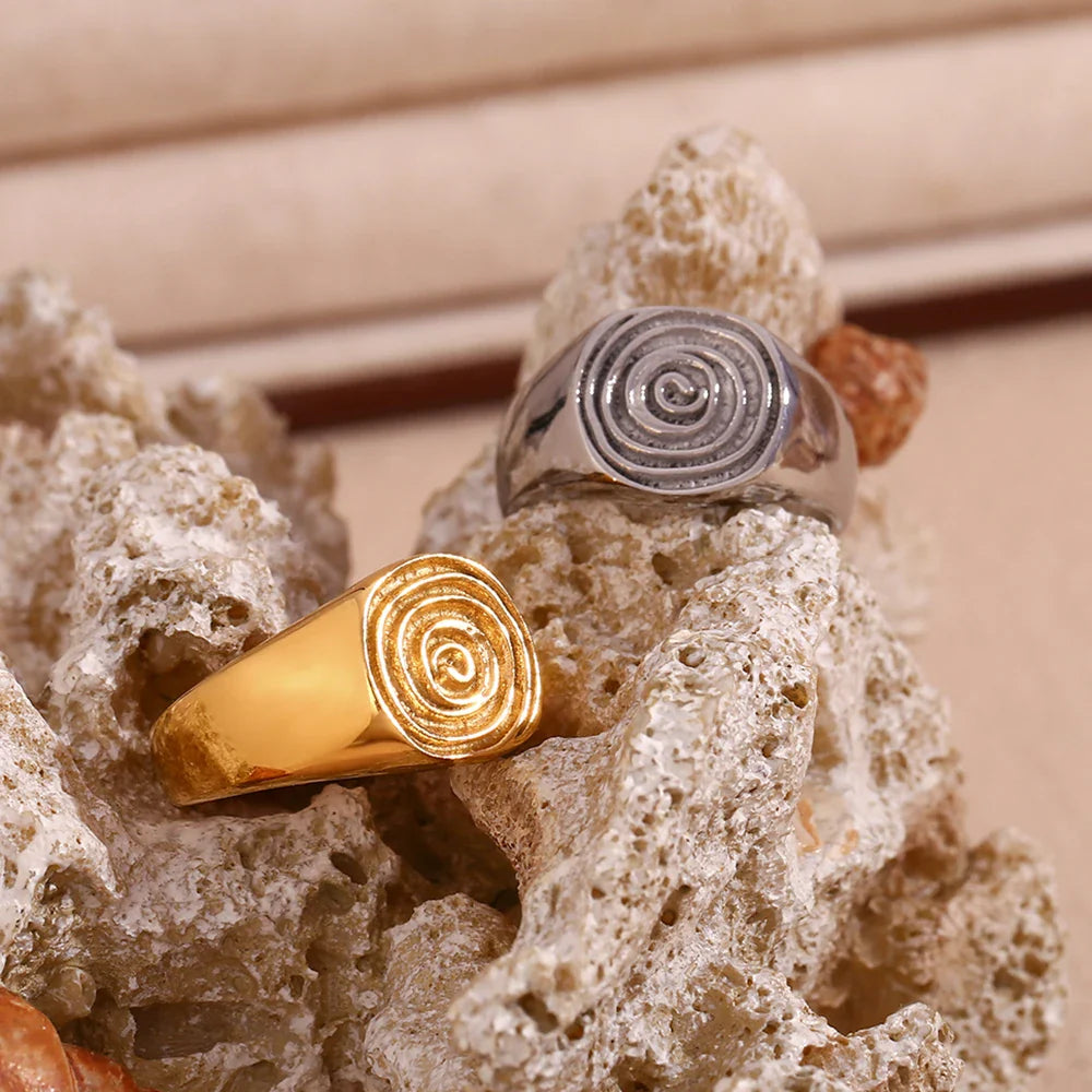 Signet ring with engraved spiral motif silver