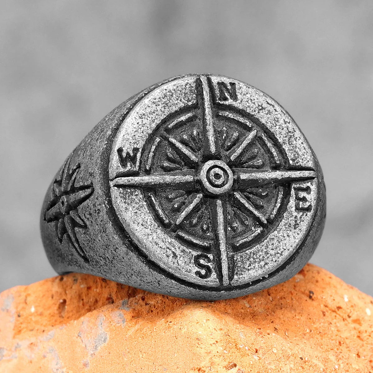 Vintage Compass Rose Men's Ring gray