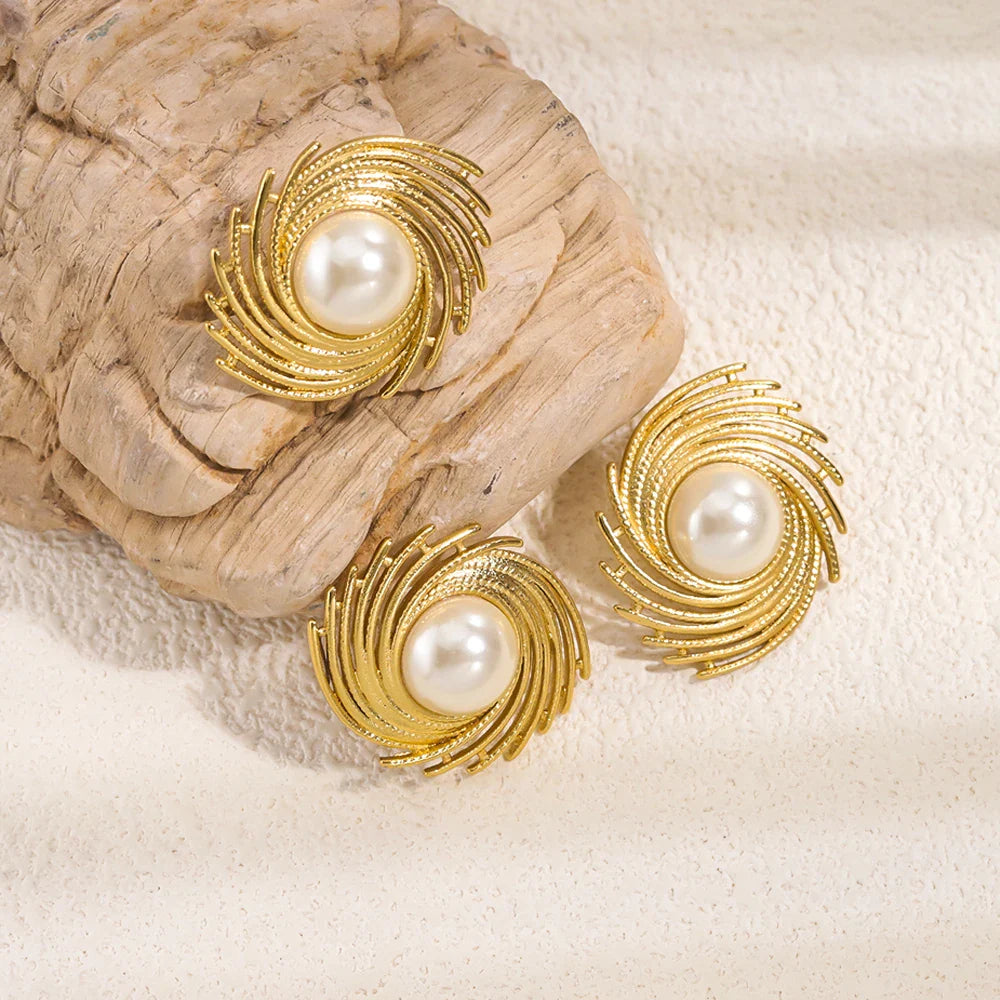 Stud Earrings with Pearl Style