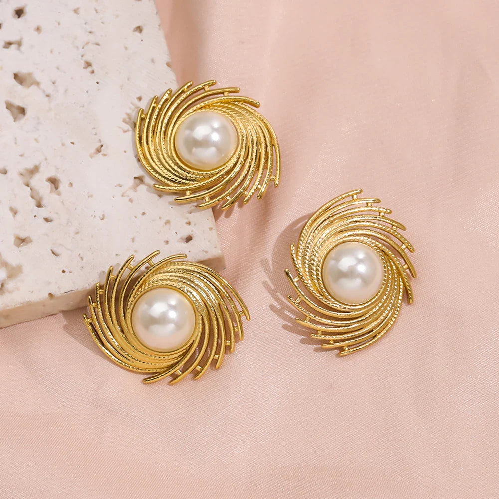 Stud Earrings with Pearl Style