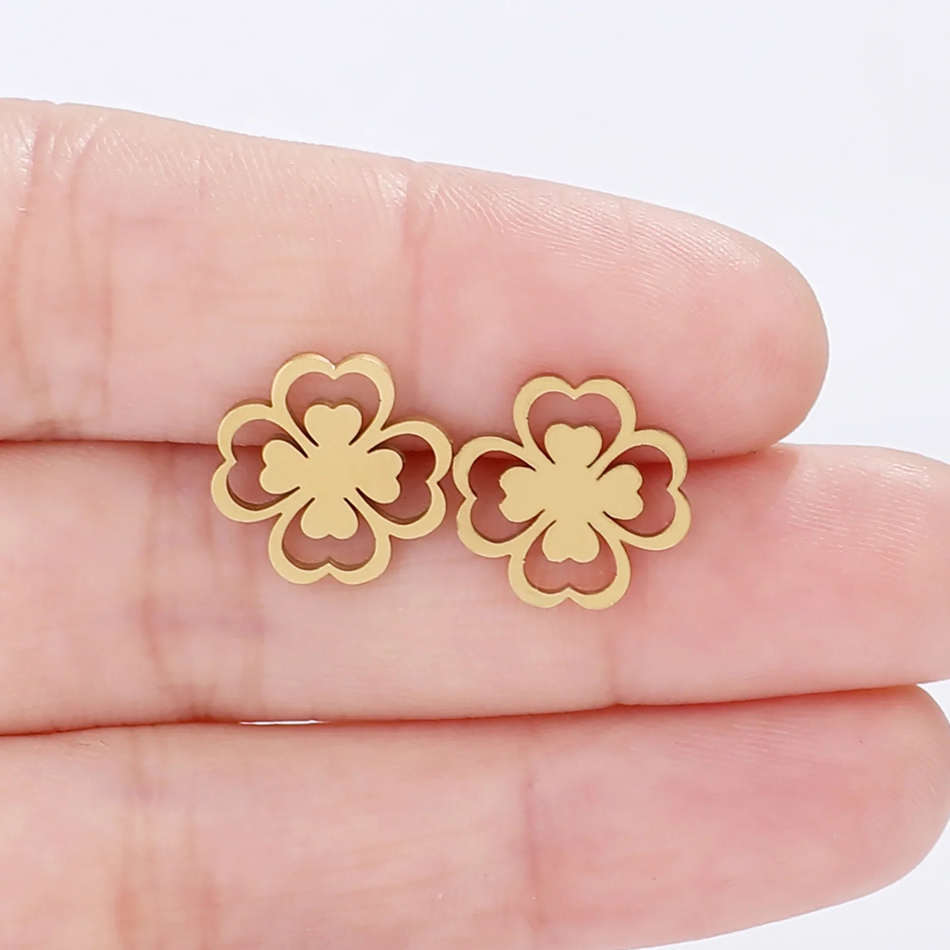 4-Leaf Clover Stud Earrings gold