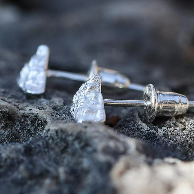 Mountain Stud Earrings in Silver


Material: steel


Colors: silver


Size: 1 cm diameter (see image)


Guaranteed allergen-free, suitable for men, women, boys, or girls


Highly crafted product