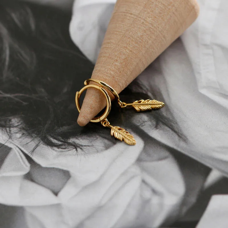 Hoop earrings with small dangling feather, gold
