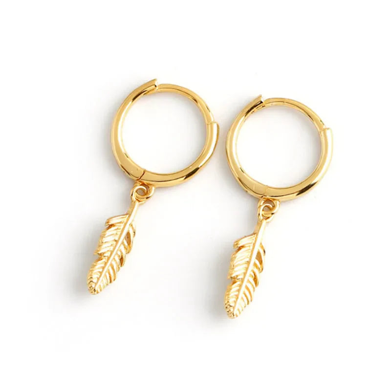 Hoop earrings with small dangling feather, gold