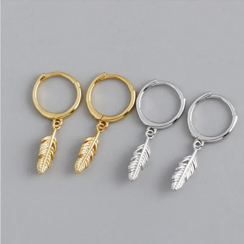 Hoop earrings with small dangling feather, gold