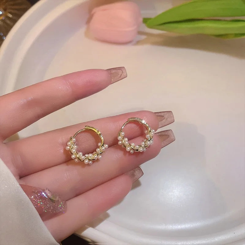 Women's Hoop Earrings with Pearls in Gold