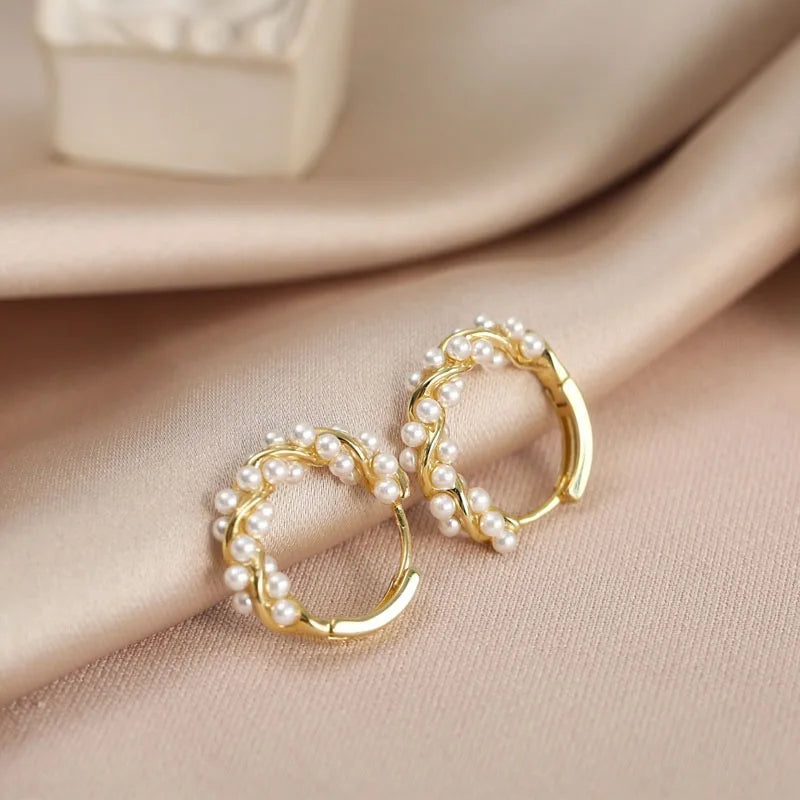Women's Hoop Earrings with Pearls in Gold