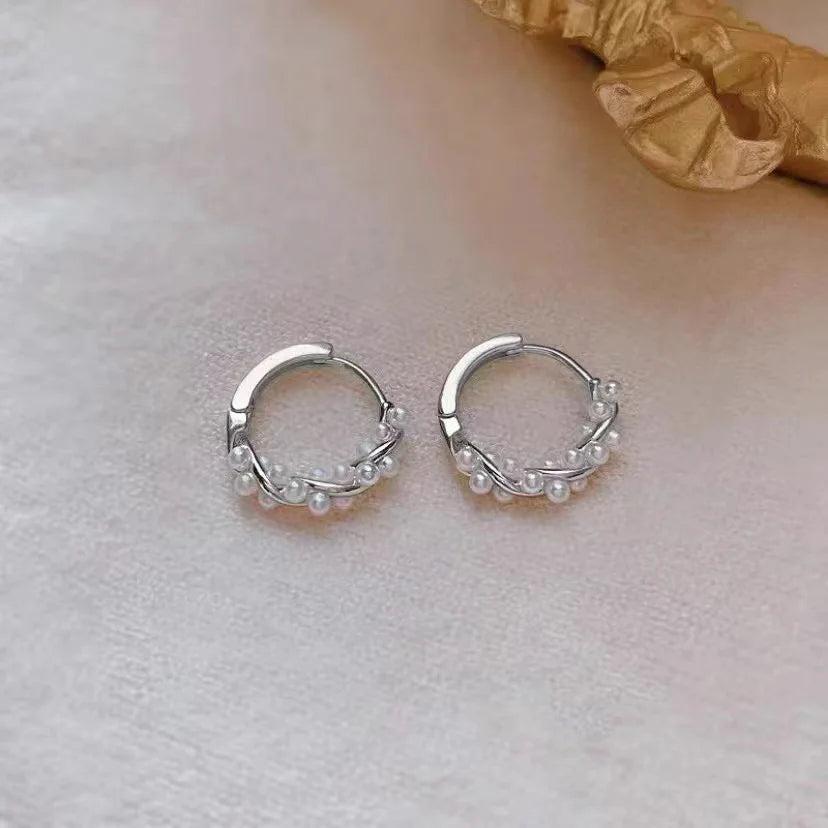 Women's Hoop Earrings with Pearls in Silver