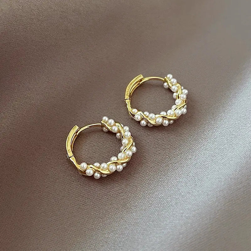Women's Hoop Earrings with Pearls in Gold