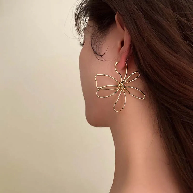 Vintage Asymmetrical Flower Stud Earrings gold