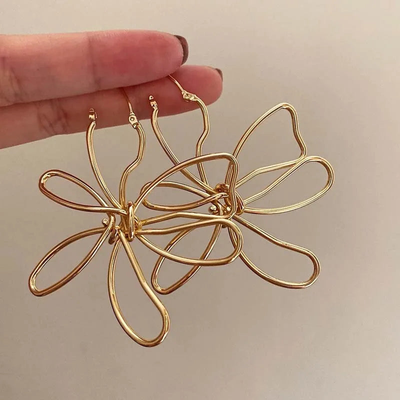 Vintage Asymmetrical Flower Stud Earrings gold